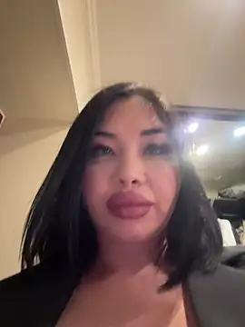 LaaadyDaaamn live webcam show