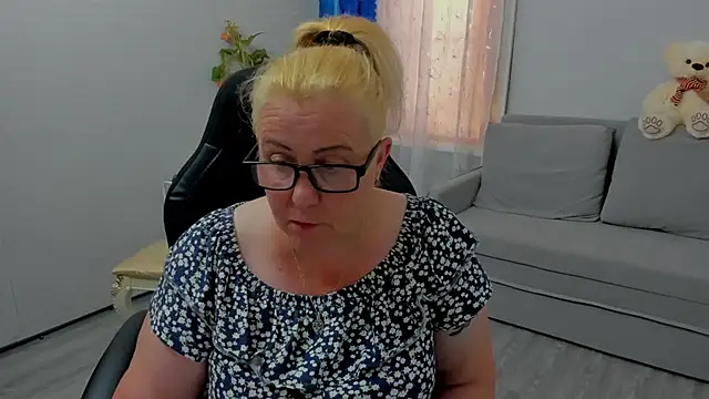 Frau_Marta live webcam show
