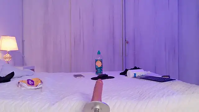 mia_hank
