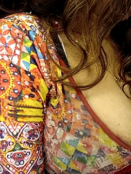 aarna111 (Ask my age) - Opem your blouse