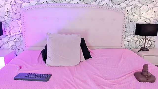 Venusandrea29 live cam on StripChat