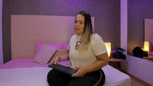 Aly_Rivas webcam
