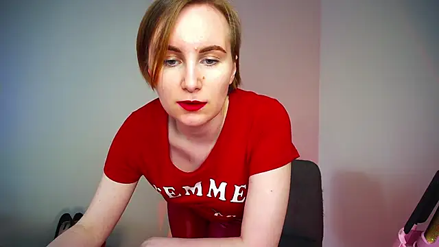 KinkyMissCherry live webcam