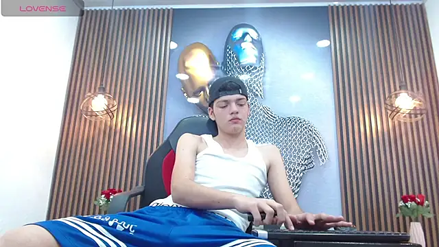 AlejoBussnek live sex cam