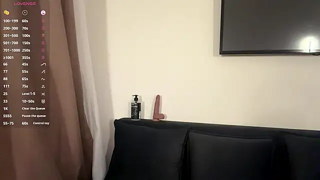 Ur_neighbor_Kira webcam