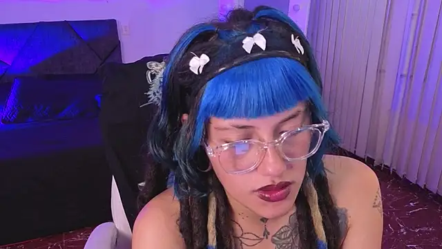 _sharlotte777 live cam on StripChat