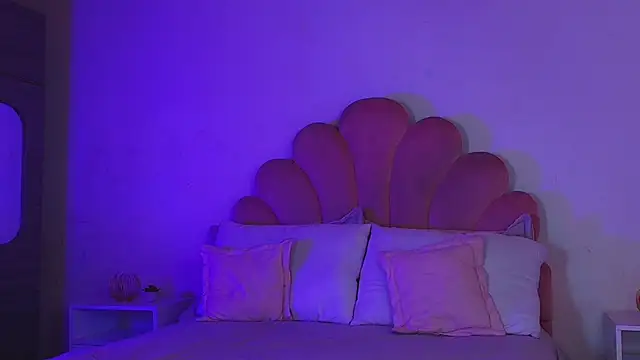 MiaColucci18 webcam