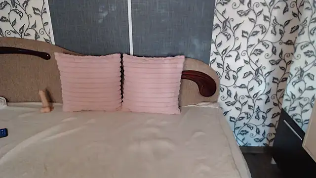 AmoraLuv webcam