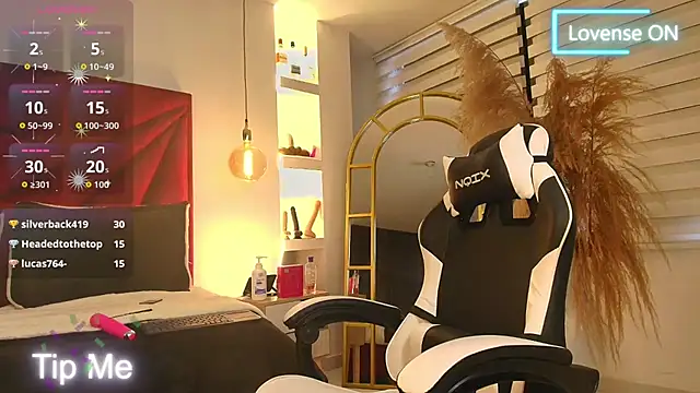 NahomiRoss webcam