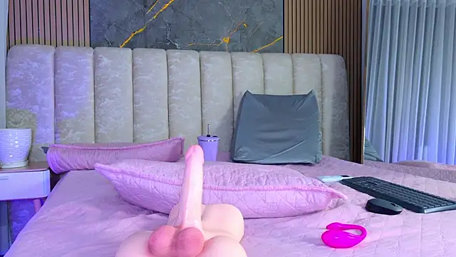 mia_scot webcam