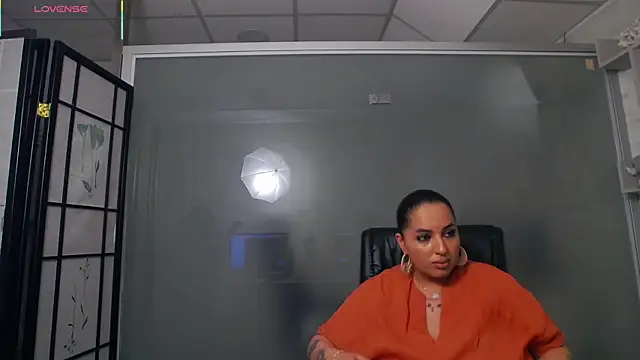 BustyAllyy live cam