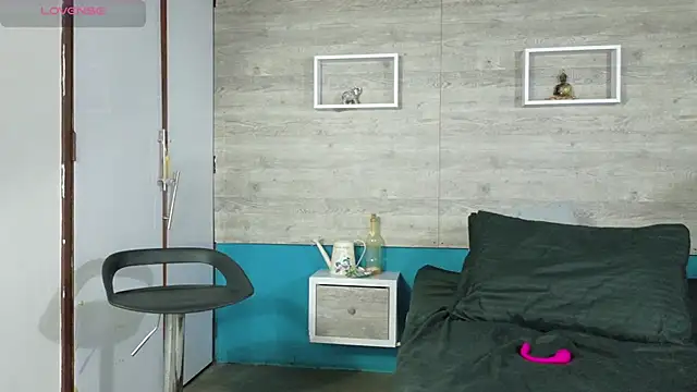 SoffieMature live cam on StripChat