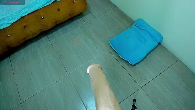 Violett_Cinnamon webcam