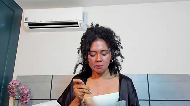 Kiraspell live cam on StripChat