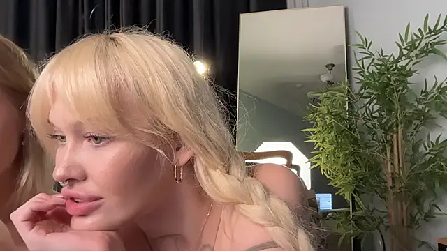 Golden_Aline webcam