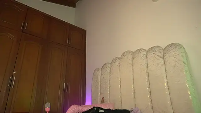 pocahotass_11 webcam