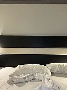 LyiaaaZy live webcam show