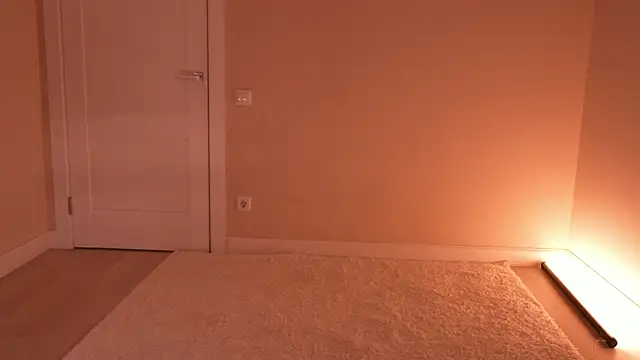 Miablueye live webcam show