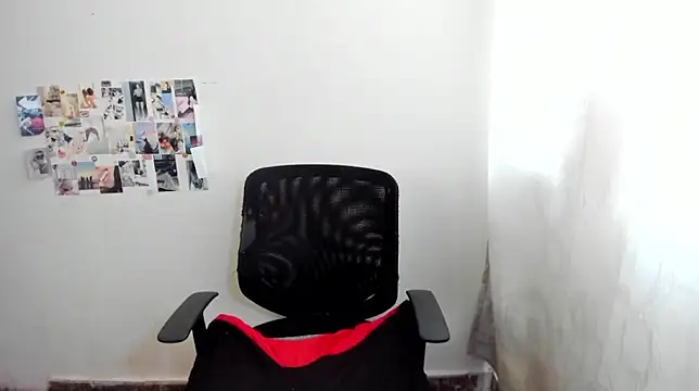 Conie_Squirtt webcam