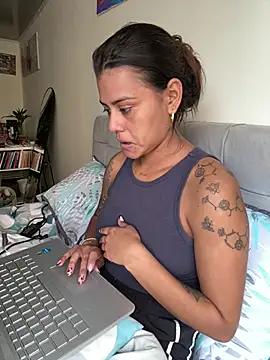 RachelWeisz_ live webcam