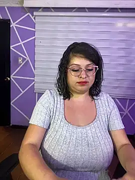 MiiaaJoness webcam