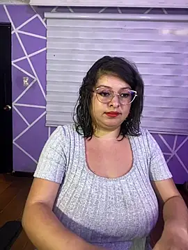MiiaaJoness webcam