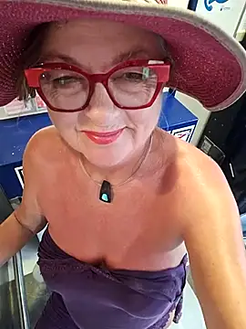 Hot-Muci live webcam show