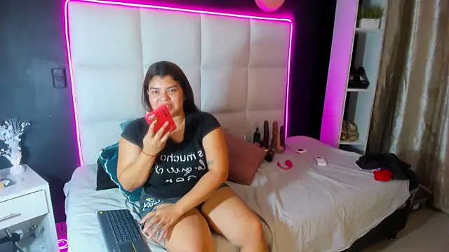 Gigi_duran webcam