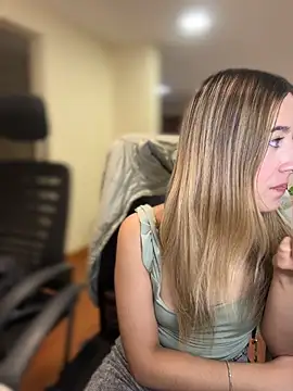 kloe__t18 webcam