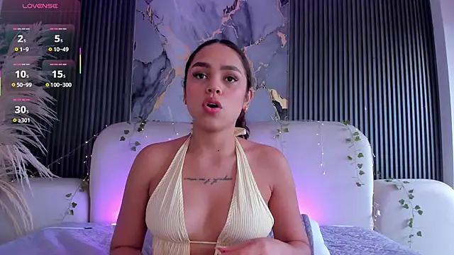 CarolineFyre webcam