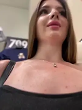 KrisMagnoly live webcam show