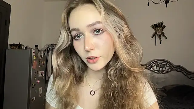 ShyandSkinnyAlice live webcam show