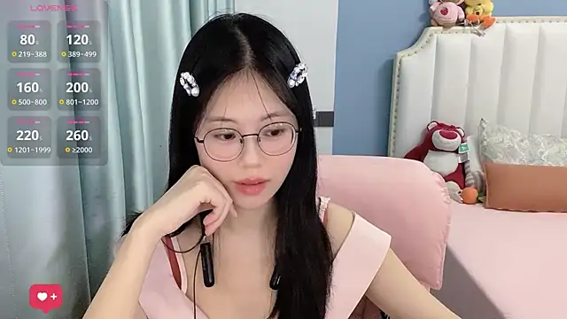Luna-666 live cam on StripChat