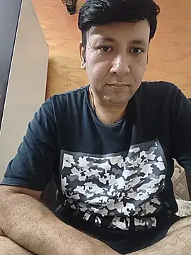 13hornyy webcam