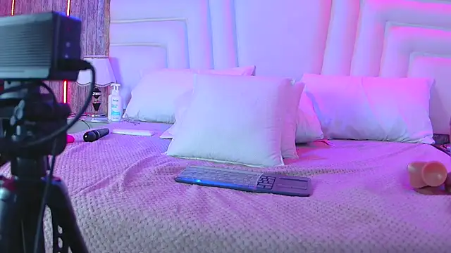 Mia_Monroee webcam