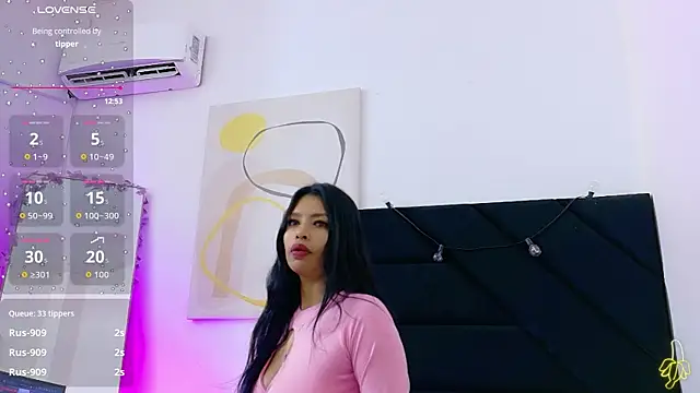skinnyindiansluttt live cam on StripChat