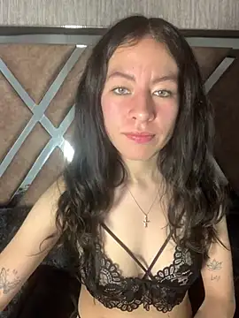NohaBrooks_Pink webcam