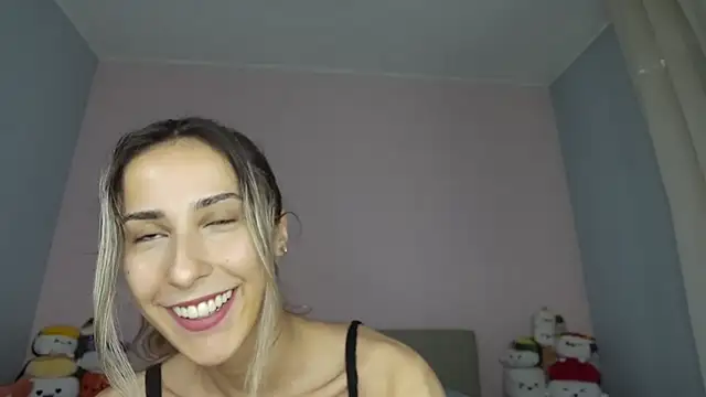 Chiara-2002 live sex cam