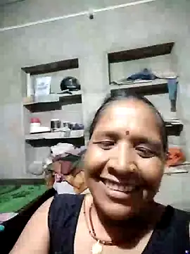 Loomaraj live cam on StripChat
