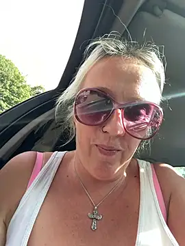 sexylady1983 live webcam show