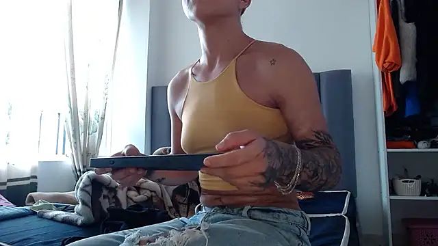 saara_johnson496 webcam