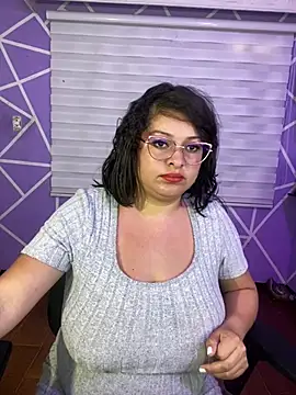 MiiaaJoness webcam