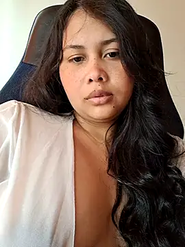 Alessandraa- live cam on StripChat