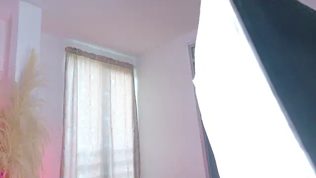 ZahhyFrequency live cam