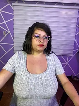 MiiaaJoness webcam