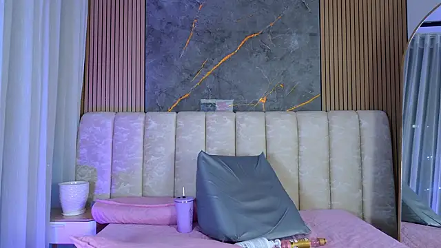 mia_scot webcam