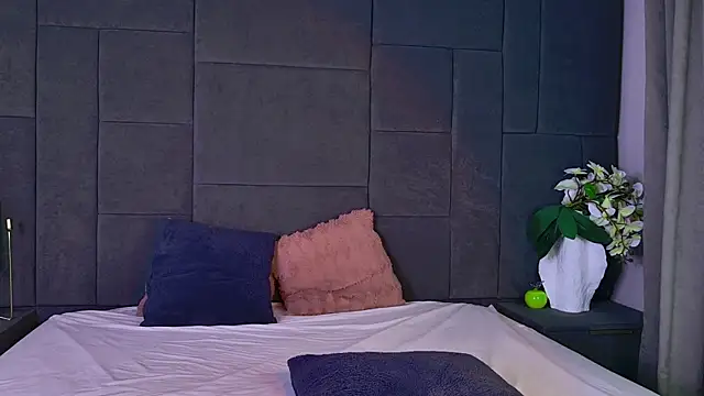 NicoleLuxe webcam