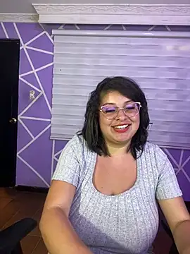 MiiaaJoness webcam