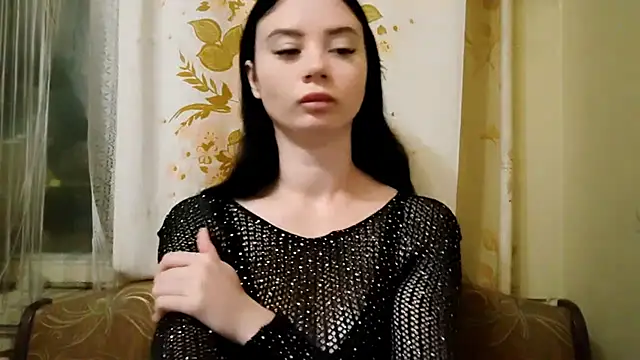 SARACUTIELOL live cam on StripChat