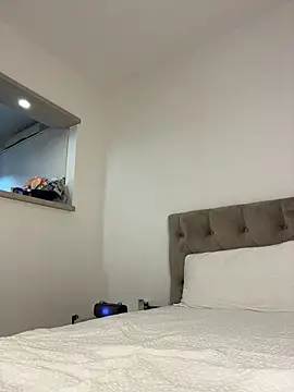IrisBlues live cam on StripChat